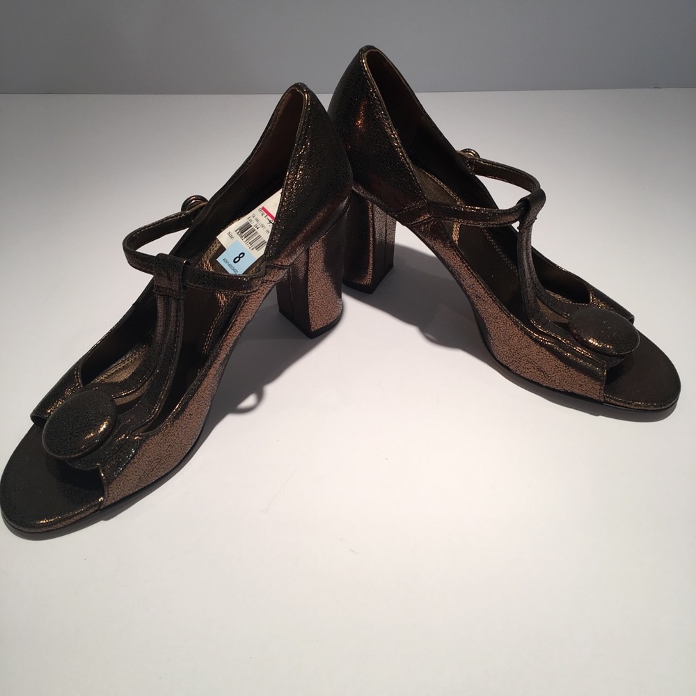 Woman’s New Tahari Open Toed Heels